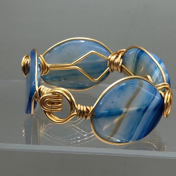 Artisan blue agate stone wire bracelet, boho statement - Picture 2 of 4